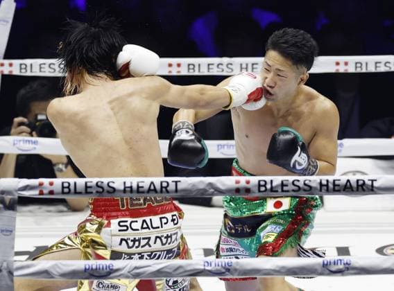 Boxing: Inoue vs. Nasukawa Takuma Inoue (R) of Japan and compatriot ex-kickboxer Tenshin Nasukawa trade punches in the third round of their WBC bantamweight world title match at Toyota Arena Tokyo on Sept. 27, 2026. Inoue defended his title by unanimous decision.  A14AA0005629070P