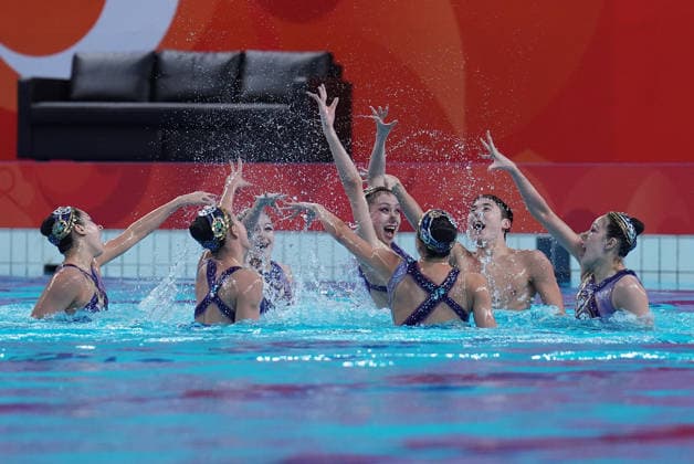 (260928) -- SHIZUOKA, Sept. 28, 2026 -- Team China compete during the mixed team free routine of artistic swimming at the 20th Asian Games Aichi-Nagoya 2026 in Shizuoka, Japan, Sept. 28, 2026. ) (SP)JAPAN-SHIZUOKA-ASIAN GAMES-ARTISTIC SWIMMING-MIXED TEAM CenxYunpeng 