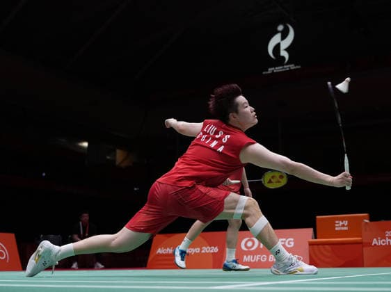 (260928) -- ICHINOMIYA, Sept. 28, 2026 -- Liu Shengshu (front) Tan Ning of China compete during the women s doubles semifinals of badminton against Tan Pearly Koong Le Thinaah Muralitharan of Malaysia at the 20th Asian Games Aichi-Nagoya 2026 in Ichinomiya of Aichi Prefecture, Japan, Sept. 28, 2026. ) (SP)JAPAN-ICHINOMIYA-ASIAN GAMES-BADMINTON-WOMEN S DOUBLES LixBo 