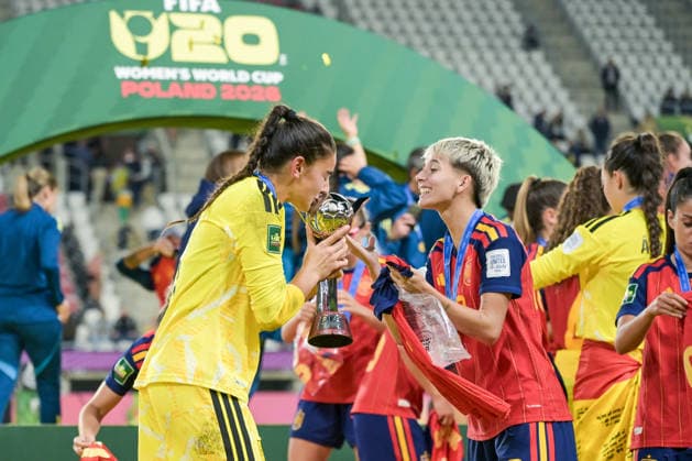 Spain v DPR Korea - FIFA U-20 Women s World Cup Final Spanish players celebrate winning the U20 World Cup after the final match against DRP Korea at Stadion Miejski in Lodz, Poland, on September 27, 2026. Lodz Poland  Copyright: xAndreaxxAmatox originalFilename:amato-fifau20w260927_npht2.jpg