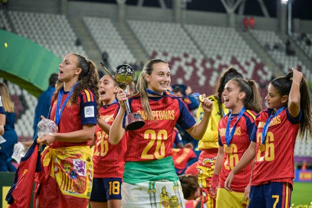 Spain v DPR Korea - FIFA U-20 Women s World Cup Final Spanish players celebrate winning the U20 World Cup after the final match against DRP Korea at Stadion Miejski in Lodz, Poland, on September 27, 2026. Lodz Poland  Copyright: xAndreaxxAmatox originalFilename:amato-fifau20w260927_nphZ2.jpg