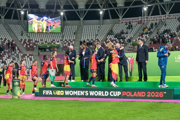 Spain v DPR Korea - FIFA U-20 Women s World Cup Final Spanish players receive the gold medal during the celebration after the match between Spain and DRP Korea in the final at Stadion Miejski in Lodz, Poland, on September 27, 2026. Lodz Poland  Copyright: xAndreaxxAmatox originalFilename:amato-fifau20w260927_npi81.jpg