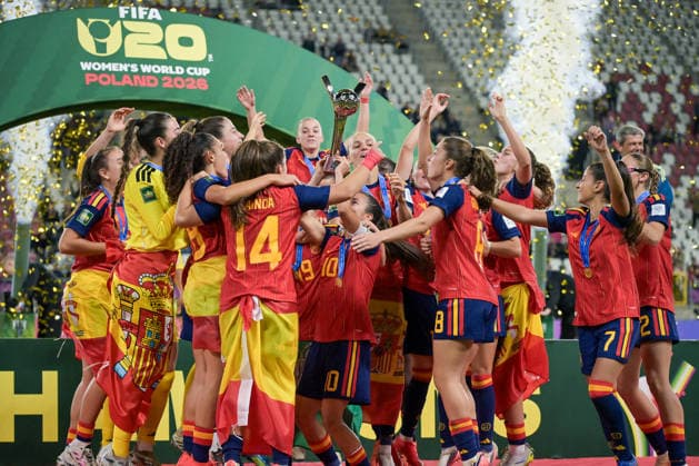 Spain v DPR Korea - FIFA U-20 Women s World Cup Final Cristina Libran of Spain U20 lifts the Women s U20 World Cup trophy during the celebration after the final match between Spain and DRP Korea at Stadion Miejski in Lodz, Poland, on September 27, 2026. Lodz Poland  Copyright: xAndreaxxAmatox originalFilename:amato-fifau20w260927_npJWc.jpg