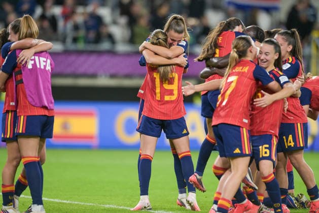 Spain v DPR Korea - FIFA U-20 Women s World Cup Final Spain s players celebrate winning the Women s World Cup on penalties after the match between Spain and DRP Korea for the final at Stadion Miejski in Lodz, Poland, on September 27, 2026. Lodz Poland  Copyright: xAndreaxxAmatox originalFilename:amato-fifau20w260927_npco3.jpg