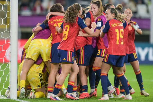 Spain v DPR Korea - FIFA U-20 Women s World Cup Final Spain s players celebrate winning the Women s World Cup on penalties after the match between Spain and DRP Korea for the final at Stadion Miejski in Lodz, Poland, on September 27, 2026. Lodz Poland  Copyright: xAndreaxxAmatox originalFilename:amato-fifau20w260927_npkvz.jpg
