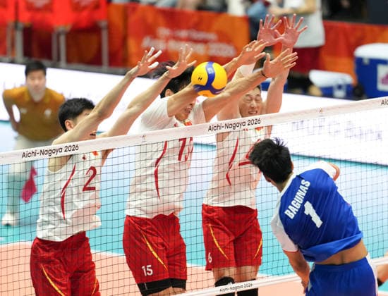 (260928) -- NAGOYA, Sept. 28, 2026 -- Jiang Chuan (1st L), Peng Shikun (2nd L) and Yu Yuantai (2nd R) of China block the ball during the preliminary round Pool D match of men s volleyball between China and the Philippines at the 20th Asian Games Aichi-Nagoya 2026 in Komaki, Aichi Prefecture, Japan, Sept. 28, 2026. ) (SP)JAPAN-NAGOYA-ASIAN GAMES-VOLLEYBALL-MEN S PRELIMINARY ROUND-CHN VS PHI ZhangxHaobo 