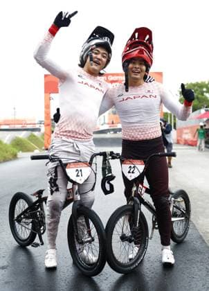 Aichi-Nagoya Asian Games: Cycling BMX racing Japan s Asuma Nakai (L) poses after winning gold in the Aichi-Nagoya Asian Games men s BMX racing at Nagoya Velodrome BMX Race Course in Nagoya, central Japan, on Sept. 28, 2026, alongside compatriot and silver medalist Hyoga Kiuchi.  A14AA0005629122P