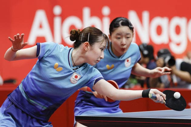 Aichi-Nagoya Asian Games: Table tennis, Tischtennis Japan s Miwa Harimoto (back) and Hina Hayata compete against Hong Kong s Hoi Kem Doo and Wing Lam Ng in an Aichi-Nagoya Asian Games women s doubles semifinal at Sky Hall Toyota in Toyota in Aichi Prefecture, central Japan, on Sept. 28, 2026. The Japanese pair defeated the Hong Kong team to advance to the final.  A14AA0005629159P