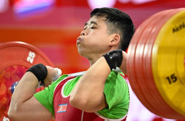 (260928) -- NAGOYA, Sept. 28, 2026 -- Ro Kwang Ryol of the Democratic People s Republic of Korea (DPRK) competes during the men s 85kg final of weightlifting at the 20th Asian Games Aichi-Nagoya 2026 in Nagoya, Japan, Sept. 28, 2026. ) (SP)JAPAN-NAGOYA-ASIAN GAMES-WEIGHTLIFTING-MEN S 85KG-FINAL YuxYang 