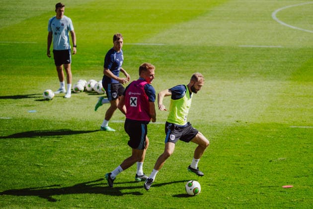SOCCER - NL, IRL vs AUT VIENNA,AUSTRIA,28.SEP.26 - SOCCER - UEFA Nations League, group stage, OEFB international match, Länderspiel, Nationalmannschaft Ireland vs Austria, preview, training team AUT. Image shows Philipp Lienhart and Konrad Laimer (AUT).  GEPAxpictures xAlexanderxSolc