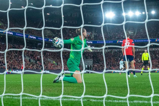 Soccer, Nations League Norway vs. Portugal, Nations League Oslo 20260927 Portugal s Gonçalo Ramos scores the 2-1 goal against Norway s goalkeeper Orjan Haskjold Nyland during the international soccer match between Norway and Portugal in the Nations League. Photo: Cornelius Poppe, NTB, Oslo, Norway. EDITORIAL USE ONLY. RESTRICTED USE FOR BETTING COMPANIES  Copyright: xCorneliusxPoppex xNTBx