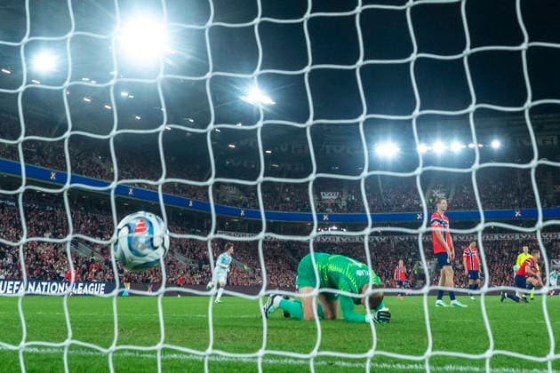 Soccer, Nations League: Norway vs. Portugal, Nations League Oslo 20260927 Portugal’s Gonçalo Ramos scores the 2-1 goal against Norway’s goalkeeper Orjan Haskjold Nyland during the international soccer match between Norway and Portugal in the Nations League. Photo: Cornelius Poppe, NTB, Oslo, Norway. EDITORIAL USE ONLY. RESTRICTED USE FOR BETTING COMPANIES  Copyright: xCorneliusxPoppex xNTBx