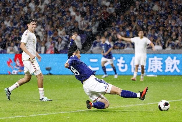 Football: Japan vs. Venezuela Japan s Ayase Ueda (front) scores in the second half of a football International Friendly, Länderspiel, Nationalmannschaft against Venezuela at Edion Peace Wing Hiroshima in Hiroshima, western Japan, on Sept. 28, 2026.  A14AA0005629190P