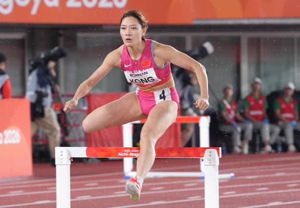 (260928) -- NAGOYA, Sept. 28, 2026 -- Kong Yingying of China competes during the women s 400m hurdles final of Athletics at the 20th Asian Games Aichi-Nagoya 2026 in Nagoya, Japan, Sept. 28, 2026. ) (SP)JAPAN-NAGOYA-ASIAN GAMES-ATHLETICS-WOMEN S 400M HURDLES-FINAL LuoxYuan 