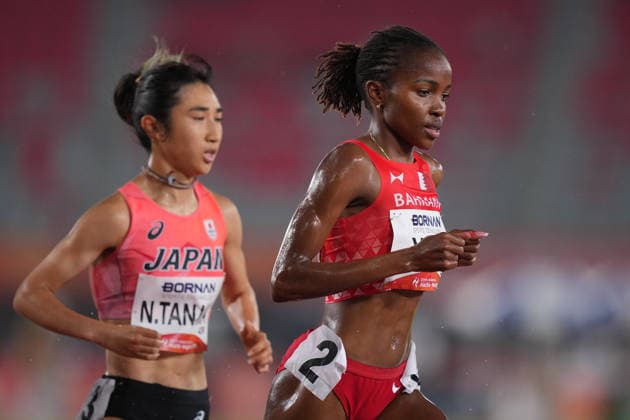 (260928) -- NAGOYA, Sept. 28, 2026 -- Winfred Yavi (R) of Bahrain and Tanaka Nozomi of Japan compete during the women s 5000m final match of Athletics at the 20th Asian Games Aichi-Nagoya 2026 in Nagoya, Japan, Sept. 28, 2026. ) (SP)JAPAN-NAGOYA-ASIAN GAMES-ATHLETICS-WOMEN S 5000M LuixSiuxWai 
