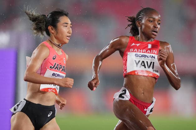 (260928) -- NAGOYA, Sept. 28, 2026 -- Winfred Yavi (R) of Bahrain and Tanaka Nozomi of Japan compete during the women s 5000m final match of Athletics at the 20th Asian Games Aichi-Nagoya 2026 in Nagoya, Japan, Sept. 28, 2026. ) (SP)JAPAN-NAGOYA-ASIAN GAMES-ATHLETICS-WOMEN S 5000M LuixSiuxWai 