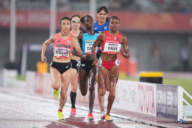 (260928) -- NAGOYA, Sept. 28, 2026 -- Winfred Yavi (1st R) of Bahrain competes during the women s 5000m final match of Athletics at the 20th Asian Games Aichi-Nagoya 2026 in Nagoya, Japan, Sept. 28, 2026. ) (SP)JAPAN-NAGOYA-ASIAN GAMES-ATHLETICS-WOMEN S 5000M LuixSiuxWai 