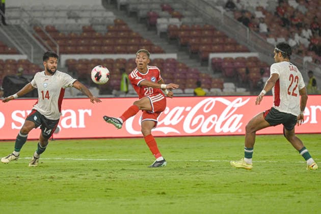 (260928) -- JAKARTA, Sept. 28, 2026 -- Shawal Anuar (C) of Singapore shoots during the FIFA ASEAN Cup 2026 Division 1 group A match between Singapore and Bangladesh in Gelora Bung Karno Stadium, Jakarta, Indonesia, Sept. 28, 2026. ) (SP)INDONESIA-JAKARTA-FOOTBALL-FIFA ASEAN CUP 2026-DIVISION 1-GROUP A-SINGAPORE VS BANGLADESH AgungxKuncahyaxB. 