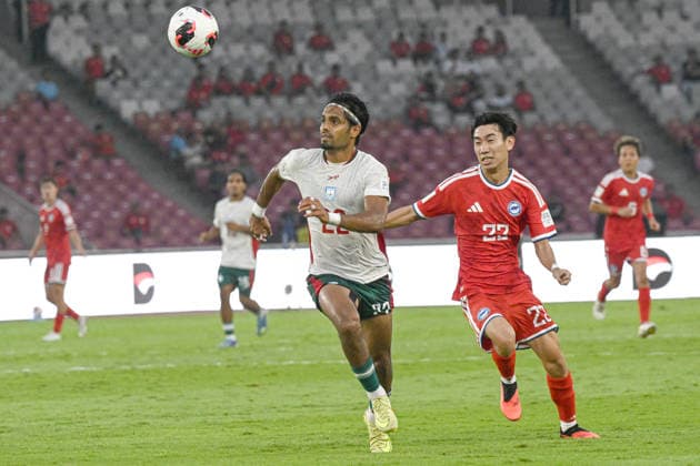 (260928) -- JAKARTA, Sept. 28, 2026 -- Saad Uddin (L) of Bangladesh vies with Joel Chew of Singapore during the FIFA ASEAN Cup 2026 Division 1 group A match between Singapore and Bangladesh in Gelora Bung Karno Stadium, Jakarta, Indonesia, Sept. 28, 2026. ) (SP)INDONESIA-JAKARTA-FOOTBALL-FIFA ASEAN CUP 2026-DIVISION 1-GROUP A-SINGAPORE VS BANGLADESH AgungxKuncahyaxB. 