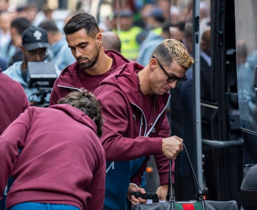 MALMÖ, Sept. 28, 2026—Cristiano Ronaldo and the rest of the Portuguese national soccer team arrive at their hotel in Malmö, Sweden, on Monday, Sept. 28, 2026. Portugal will face Denmark in a Nations League match in Copenhagen on Thursday, but are based in Malmö, Sweden. MALMÖ SWEDEN x50090x  Copyright: xJohanxNilssonx xTTx SWEDEN SOCCER PORTUGAL NATIONAL TEAM