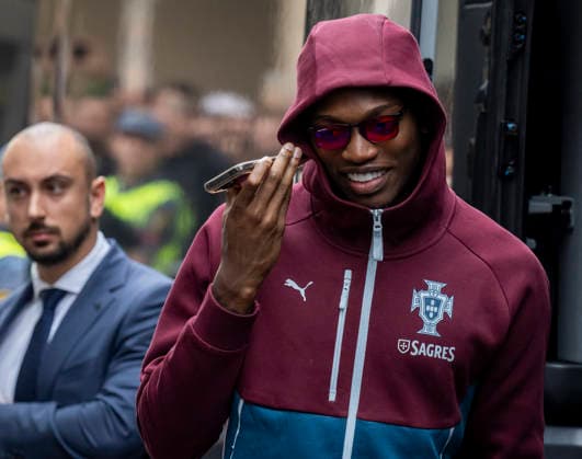 MALMÖ, Sept. 28, 2026 Rafael Leao and the rest of the Portugal national soccer team arrive at their hotel in Malmö on Monday afternoon. Portugal will face Denmark in the Nations League in Copenhagen on Thursday, but are based in Malmö. MALMÖ, SWEDEN x50090x  Copyright: xJohanxNilssonx xTTx PORTUGAL NATIONAL TEAM MALMÖ