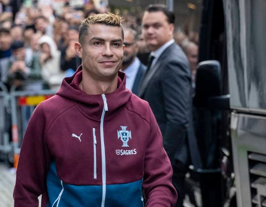 MALMÖ, Sept. 28, 2026 Cristiano Ronaldo and the rest of the Portugal national soccer team outside their hotel in Malmö on their way to practice on Monday evening. Portugal will face Denmark in the Nations League in Copenhagen on Thursday, but are based in Malmö. MALMÖ, SWEDEN x50090x  Copyright: xJohanxNilssonx xTTx PORTUGAL NATIONAL TEAM MALMÖ