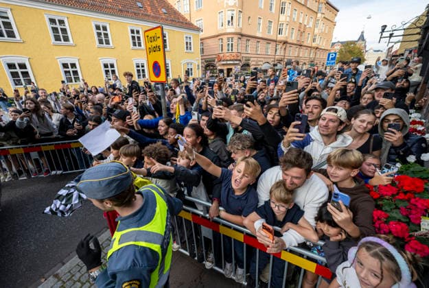 MALMÖ, Sept. 28, 2026: Fans and onlookers watch as Cristiano Ronaldo and the rest of the Portuguese national soccer team leave their hotel in Malmö, Sweden, on Sept. 28, 2026, for a training session. Portugal will face Denmark in the Nations League in Copenhagen on Thursday, but are based in Malmö. MALMÖ SWEDEN x50090x  Copyright: xJohanxNilssonx xTTx SWEDEN SOCCER PORTUGAL NATIONAL TEAM