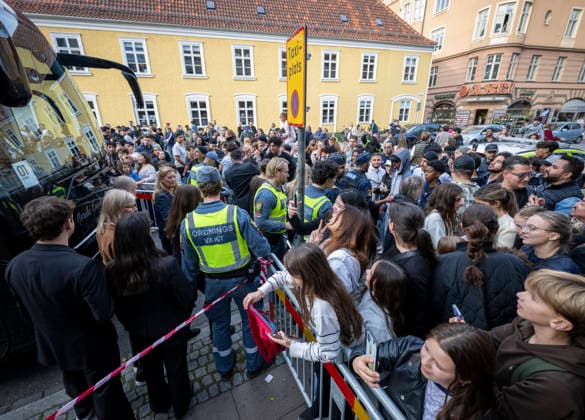 MALMÖ, Sept. 28, 2026: Fans and onlookers watch as Cristiano Ronaldo and the rest of the Portuguese national soccer team leave their hotel in Malmö, Sweden, on Sept. 28, 2026, for a training session. Portugal will face Denmark in the Nations League in Copenhagen on Thursday, but are based in Malmö. MALMÖ SWEDEN x50090x  Copyright: xJohanxNilssonx xTTx SWEDEN SOCCER PORTUGAL NATIONAL TEAM