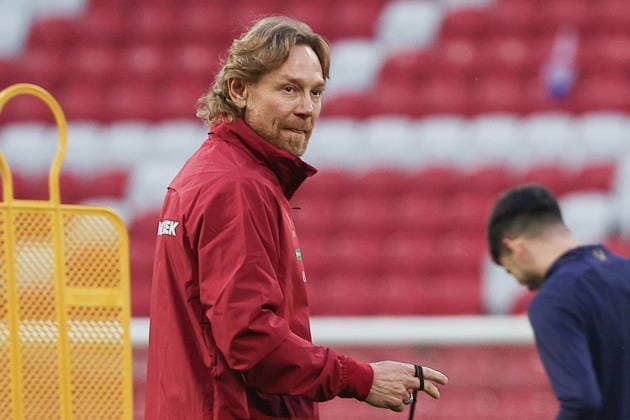 RUSSIA, KAZAN - SEPTEMBER 28, 2026: Valery Karpin, head coach of Russia s national football team, is pictured during a training session ahead of the September 29 football friendly against Iran at Ak Bars Arena. Yegor Aleyev TASS  98493393