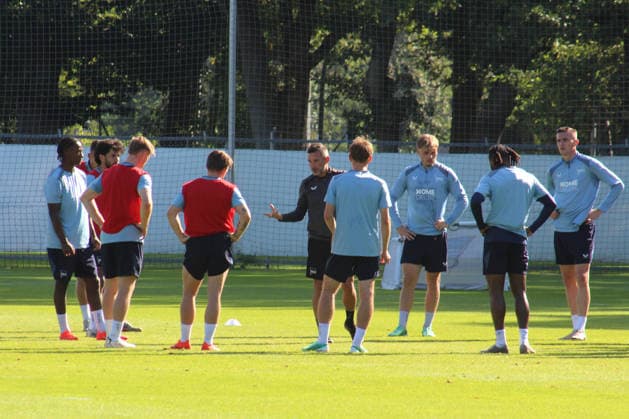 September 28, 2026, Germany, Soccer, 2. Bundesliga, 2026–2027 Season, Sportforum, Hertha BSC, Head Coach Stefan Leitl’s training session at Hertha BSC Berlin, Hertha players’ circle, 2nd Division, DFB and DFL regulations prohibit any use of photographs as image sequences and or quasi-video. nordphoto GmbH, Engler, Berlin, Sportforum, Berlin, Germany Copyright: xNordphotox xEnglerx