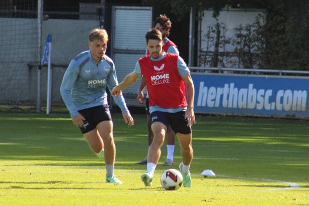 September 28, 2026, Germany, Soccer, 2. Bundesliga, 2026–2027 season, Sportforum, Hertha BSC, Training: Josip Brekalo (Hertha BSC Berlin 7), Niklas Hildebrandt (Hertha BSC Berlin 26), 2nd Division. DFB and DFL regulations prohibit any use of photographs as image sequences and or quasi-video. nordphoto GmbH, Engler, Berlin, Sportforum, Berlin, Germany Copyright: xNordphotox xEnglerx