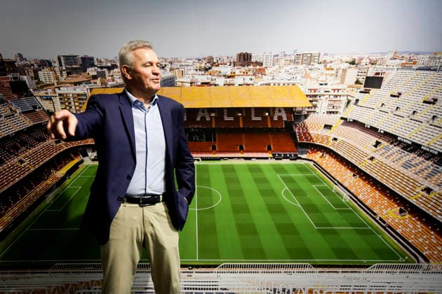 Avier Aguirre Has Been Presented As The New Manager Of Valencia CF Mexican coach Javier Aguirre is presented as the new manager of Valencia CF at a press conference, PK, Pressekonferenz at the Mestalla stadium in Valencia, on September 28, 2026. Valencia Spain  Copyright: xJosexMiguelxFernandezx originalFilename:fernandezdevelascosanz-javierag260928_np5EG.jpg