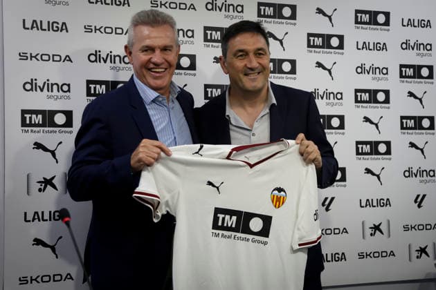 Avier Aguirre Has Been Presented As The New Manager Of Valencia CF Mexican coach Javier Aguirre is presented as the new manager of Valencia CF at a press conference, PK, Pressekonferenz at the Mestalla stadium in Valencia, on September 28, 2026. Valencia Spain  Copyright: xJosexMiguelxFernandezx originalFilename:fernandezdevelascosanz-javierag260928_np9jq.jpg