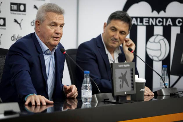 Avier Aguirre Has Been Presented As The New Manager Of Valencia CF Mexican coach Javier Aguirre is presented as the new manager of Valencia CF at a press conference, PK, Pressekonferenz at the Mestalla stadium in Valencia, on September 28, 2026. Valencia Spain  Copyright: xJosexMiguelxFernandezx originalFilename:fernandezdevelascosanz-javierag260928_npEtr.jpg