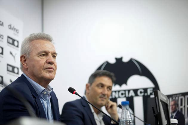 Avier Aguirre Has Been Presented As The New Manager Of Valencia CF Mexican coach Javier Aguirre is presented as the new manager of Valencia CF at a press conference, PK, Pressekonferenz at the Mestalla stadium in Valencia, on September 28, 2026. Valencia Spain  Copyright: xJosexMiguelxFernandezx originalFilename:fernandezdevelascosanz-javierag260928_npggW.jpg