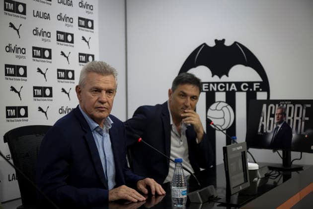 Avier Aguirre Has Been Presented As The New Manager Of Valencia CF Mexican coach Javier Aguirre is presented as the new manager of Valencia CF at a press conference, PK, Pressekonferenz at the Mestalla stadium in Valencia, on September 28, 2026. Valencia Spain  Copyright: xJosexMiguelxFernandezx originalFilename:fernandezdevelascosanz-javierag260928_npkk3.jpg