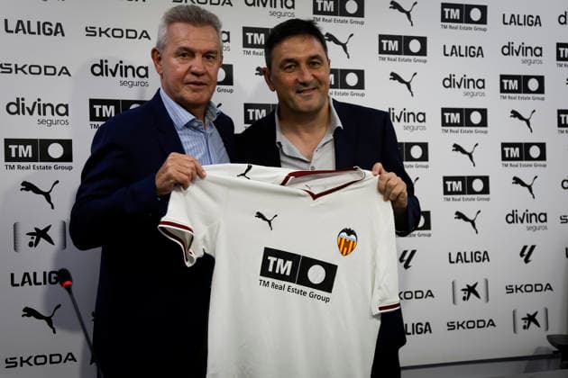 Avier Aguirre Has Been Presented As The New Manager Of Valencia CF Mexican coach Javier Aguirre is presented as the new manager of Valencia CF at a press conference, PK, Pressekonferenz at the Mestalla stadium in Valencia, on September 28, 2026. Valencia Spain  Copyright: xJosexMiguelxFernandezx originalFilename:fernandezdevelascosanz-javierag260928_npLhk.jpg