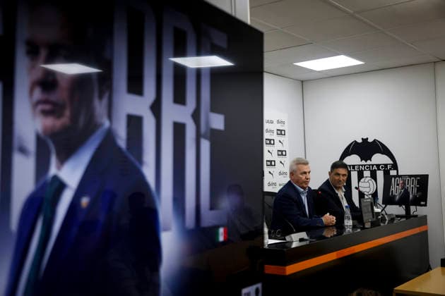 Avier Aguirre Has Been Presented As The New Manager Of Valencia CF Mexican coach Javier Aguirre is presented as the new manager of Valencia CF at a press conference, PK, Pressekonferenz at the Mestalla stadium in Valencia, on September 28, 2026. Valencia Spain  Copyright: xJosexMiguelxFernandezx originalFilename:fernandezdevelascosanz-javierag260928_npvv1.jpg