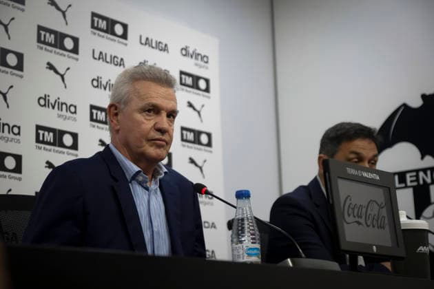 Avier Aguirre Has Been Presented As The New Manager Of Valencia CF Mexican coach Javier Aguirre is presented as the new manager of Valencia CF at a press conference, PK, Pressekonferenz at the Mestalla stadium in Valencia, on September 28, 2026. Valencia Spain  Copyright: xJosexMiguelxFernandezx originalFilename:fernandezdevelascosanz-javierag260928_npw7L.jpg