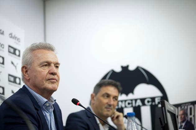 Avier Aguirre Has Been Presented As The New Manager Of Valencia CF Mexican coach Javier Aguirre is presented as the new manager of Valencia CF at a press conference, PK, Pressekonferenz at the Mestalla stadium in Valencia, on September 28, 2026. Valencia Spain  Copyright: xJosexMiguelxFernandezx originalFilename:fernandezdevelascosanz-javierag260928_npynj.jpg