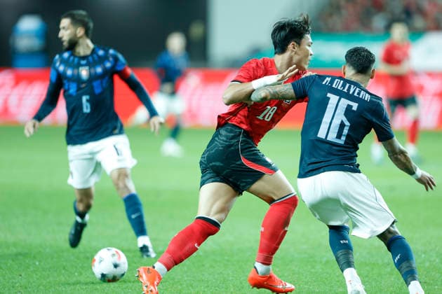 South Korea v Uruguay - International Friendly, Länderspiel, Nationalmannschaft Oh Hyun Gyu of South Korea and Mathias Olivera of Uruguay in action during the International Friendly match presented by Hana Bank between the Republic of Korea and Uruguay at World Cup Stadium in Seoul, South Korea, on September 28, 2026. Seoul South Korea  Copyright: xSeung-ilxRyux originalFilename:ryu-football260928_np39h.jpg