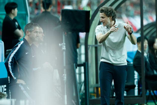 South Korea v Uruguay - International Friendly, Länderspiel, Nationalmannschaft Diego Forlan, head coach of Uruguay, reacts during the International Friendly match presented by Hana Bank between the Republic of Korea and Uruguay at Worldcup Stadium in Seoul, South Korea, on September 28, 2026. Seoul South Korea  Copyright: xSeung-ilxRyux originalFilename:ryu-football260928_npfw7.jpg