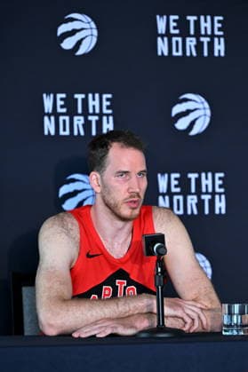 September 28, 2026, Toronto, On, Canada: The Toronto Raptors centre Jakob Poeltl speaks at the Raptors media day in Toronto on Monday, Sept. 28, 2026. Canada News - September 28, 2026  - ZUMAc35_ 20260928_zaf_c35_060 Copyright: xJonxBlackerx