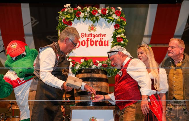 September 28, 2026, Germany, Stuttgart, Bundesliga, VfB Stuttgart at the Cannstatter Volksfest, Wasen; from left: VfB President Dietmar Allgaier, Luigi