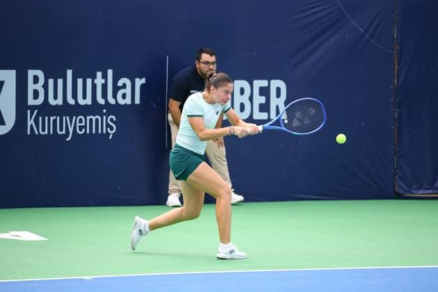 WTA, Tennis Damen 125 Adana Open Tennis Tournament ADANA, TURKIYE - SEPTEMBER 28: Croatia s Antonia Ruzic competes against Czech tennis player Vendula Valdmannova (not seen) during their round of 32 match at the WTA 125 Adana Open Tennis Tournament at Adana Tennis, Mountain and Water Sports Club (ATDSK) in Adana, Turkiye on September 28, 2026. Yakup Saglam Anadolu Adana Turkey. Editorial use only. Please get in touch for any other usage.  Copyright: x2026xAnadoluxYakupxSaglamx