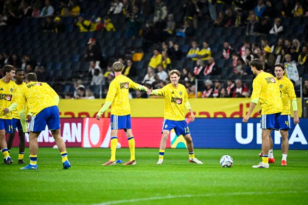 STOCKHOLM, SWEDEN 20260928 Sweden s Williot Swedberg warms up ahead of Monday s Nations League Group B4 soccer match between Sweden and Poland at Strawberry Arena, STOCKHOLM, SWEDEN x10080x  Copyright: xFredrikxSandberg TTx NATIONS LEAGUE SVERIGE-POLEN