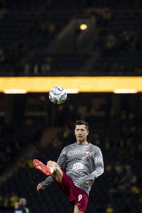 STOCKHOLM, SWEDEN - SEPTEMBER 28: Robert Lewandowski of Poland during the warmups ahead of the Nations league soccer game between Sweden and Poland on Strawberry Arena in Stockholm, Sweden on September 28. Copyright: xPhilipxKangasx xSPPx Sportspressphoto_SPR241701
