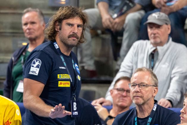 Sebastian Hinze of ThSV Eisenach, coach, reassures his team GER, HC Erlangen vs. ThSV Eisenach, Handball, Opel Handball Bundesliga, Matchday 6, 2026–2027 season, September 28, 2026 GER, HC Erlangen vs. ThSV Eisenach, Handball, Opel Handball Bundesliga, Matchday 6, 2026–2027 season, September 28, 2026 Nuremberg Copyright: xEibner-Pressefoto ArdanxFuessmanx EP_AFN