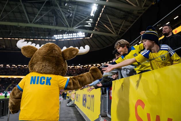 September 28, 2026: Mascot Nick high-fives spectators ahead of the Nations League soccer match between Sweden and Poland on September 28, 2026 in Stockholm. Photo by Joel Marklund, BILDBYRAN. Code: JM JM0857 bbeng soccer football soccer international match Nations League UEFA Nations League Sweden Sweden A Poland Poland children mascot audience  Copyright: JOELxMARKLUND BB260928JM002