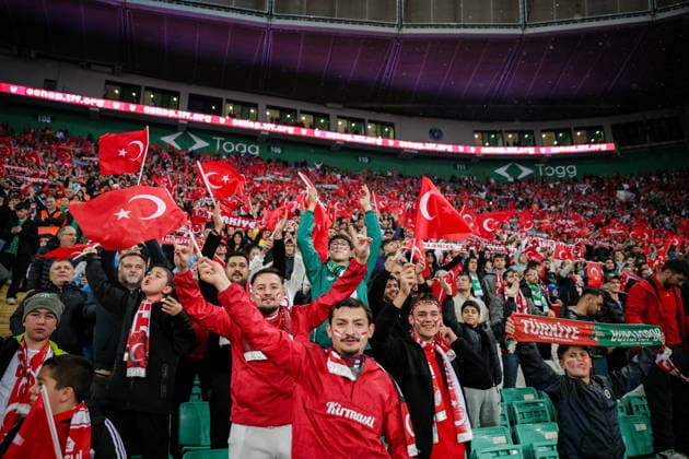 BURSA, TURKEY - SEPTEMBER 28 : Turkey fans cheer from the stand prior to the UEFA Nations League 2026 27 League phase Matchday 2, League A Group 1 match between Turkey and Italy at Ataturk Sports Complex Matli Stadium on September 28, 2026 in Bursa, Turkey. Copyright: xBurakxBasturkx xSPPx Sportspressphoto_SPR241722